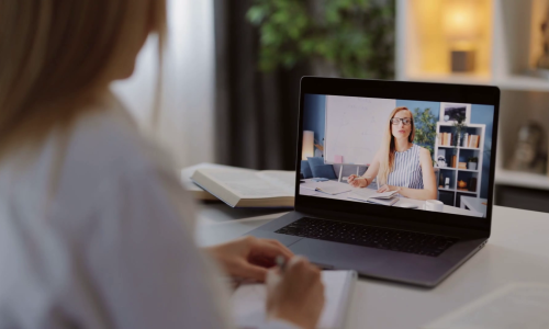 videoblocks-student-watching-online-lesson-on-laptop_h0tcazjjw_thumbnail-1080_01